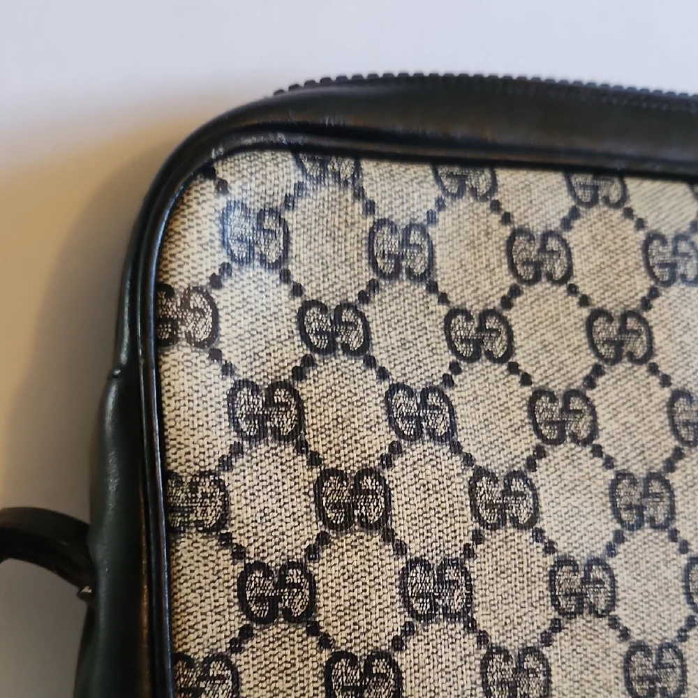 Vintage Gucci Monogram Black and Cream Shoulder/Crossbody Bag- Horsebit Details - Picture 7 of 16
